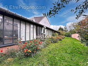 Terrain à SAINT-MAUR-DES-FOSSES