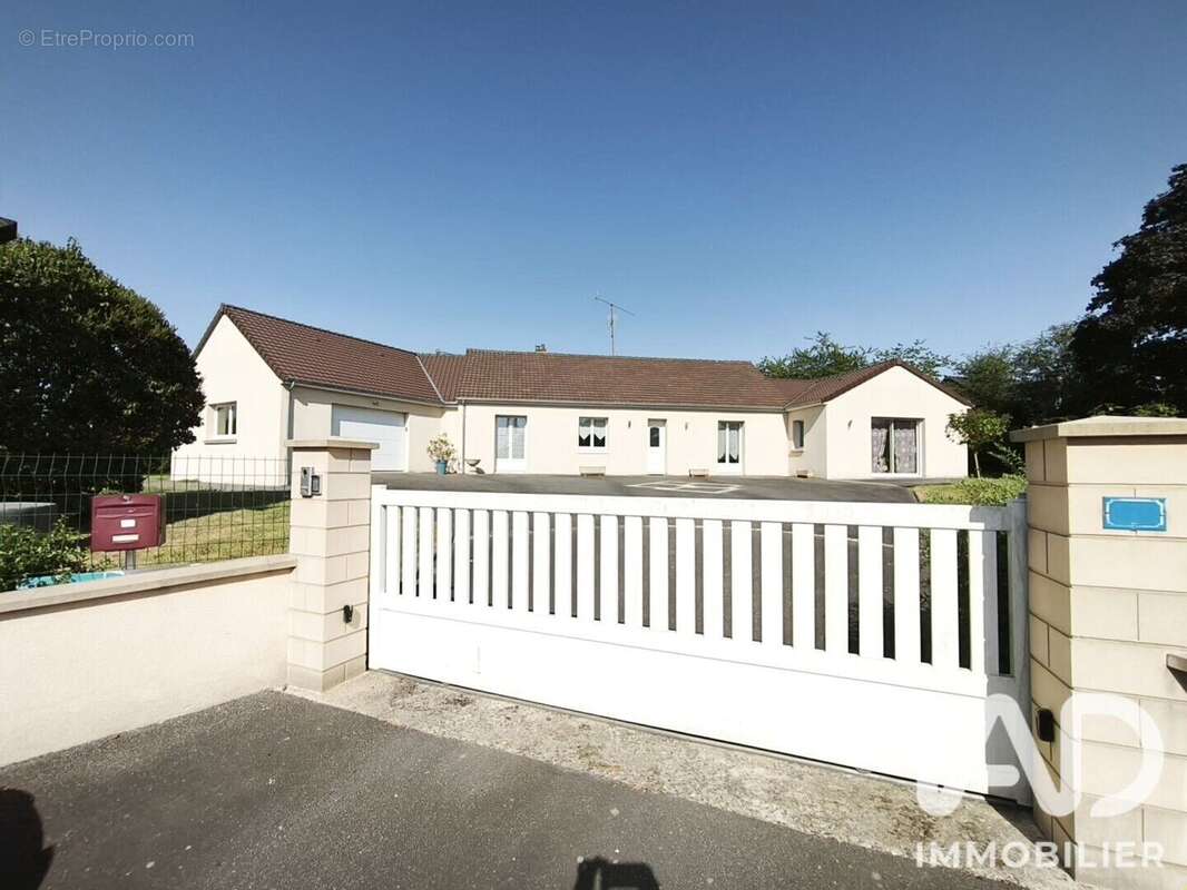 Maison 115 m² à Chalons-Du-Maine  - photo 9