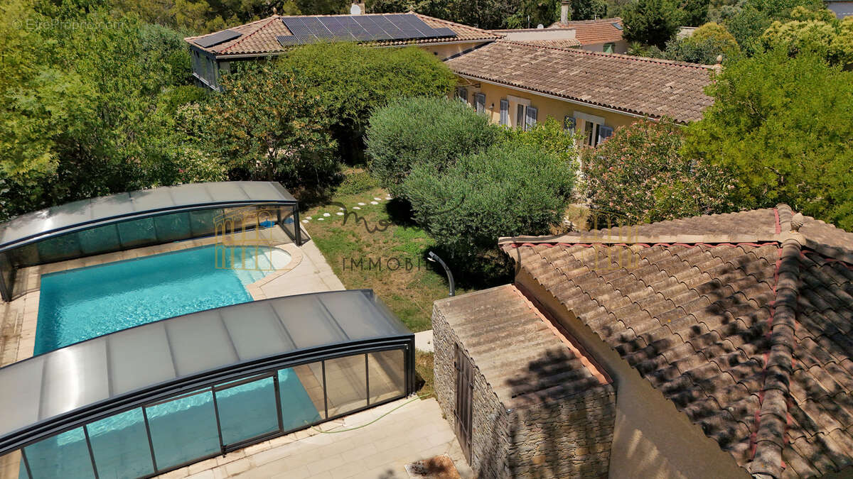 A vendre en exclusivite a nimes elegante villa de plain pied avec piscine et dependance - photo 2