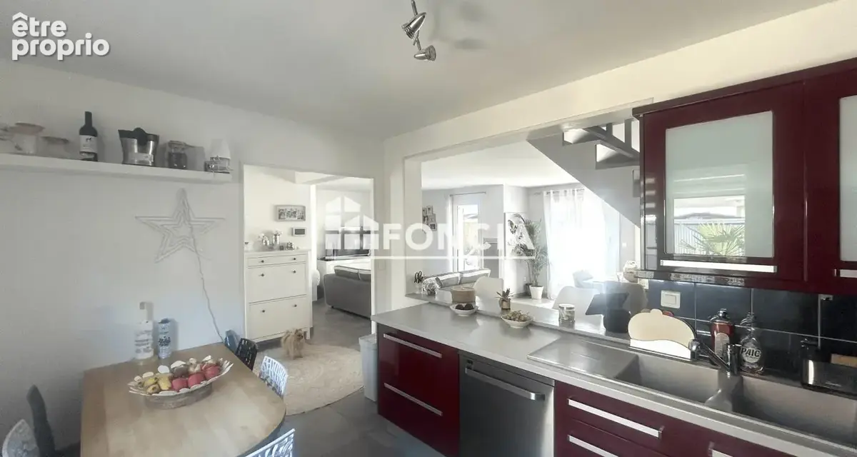 Maison familiale de 160 m2 au sol, quartier calme , proche de toutes les commodités - photo 3