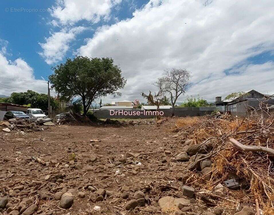 Terrain à SAINT-PIERRE