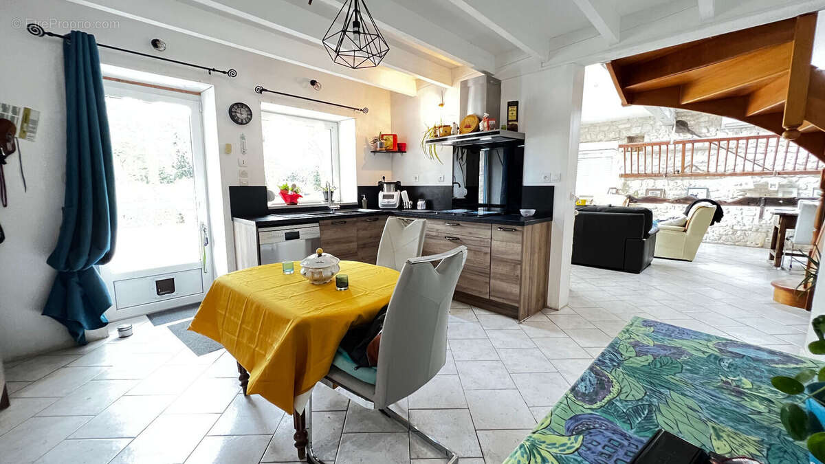 Villa  7 pièce(s) 205 m2, piscine intérieure - photo 4