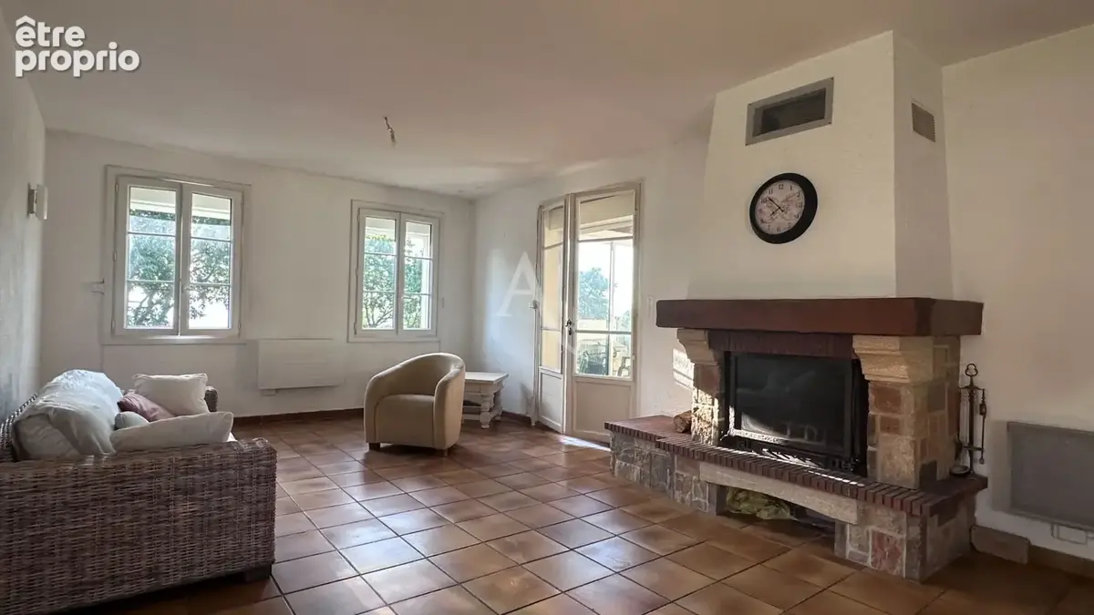 Villa composee d un t4 et t2 avec terrasses jardin garage et cave a manosque vendu loue - photo 2