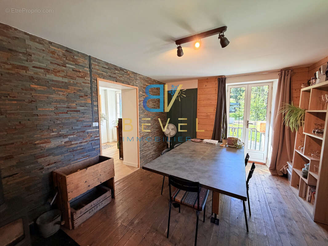 À vendre   exclusivité saint-françois-longchamp   (montaimont)  ancien corps de ferme rénové   110 m2 habitabl - photo 9