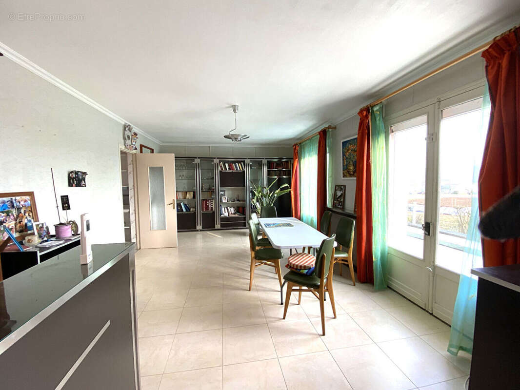 Maison à SAINT-JULIEN-DU-SAULT