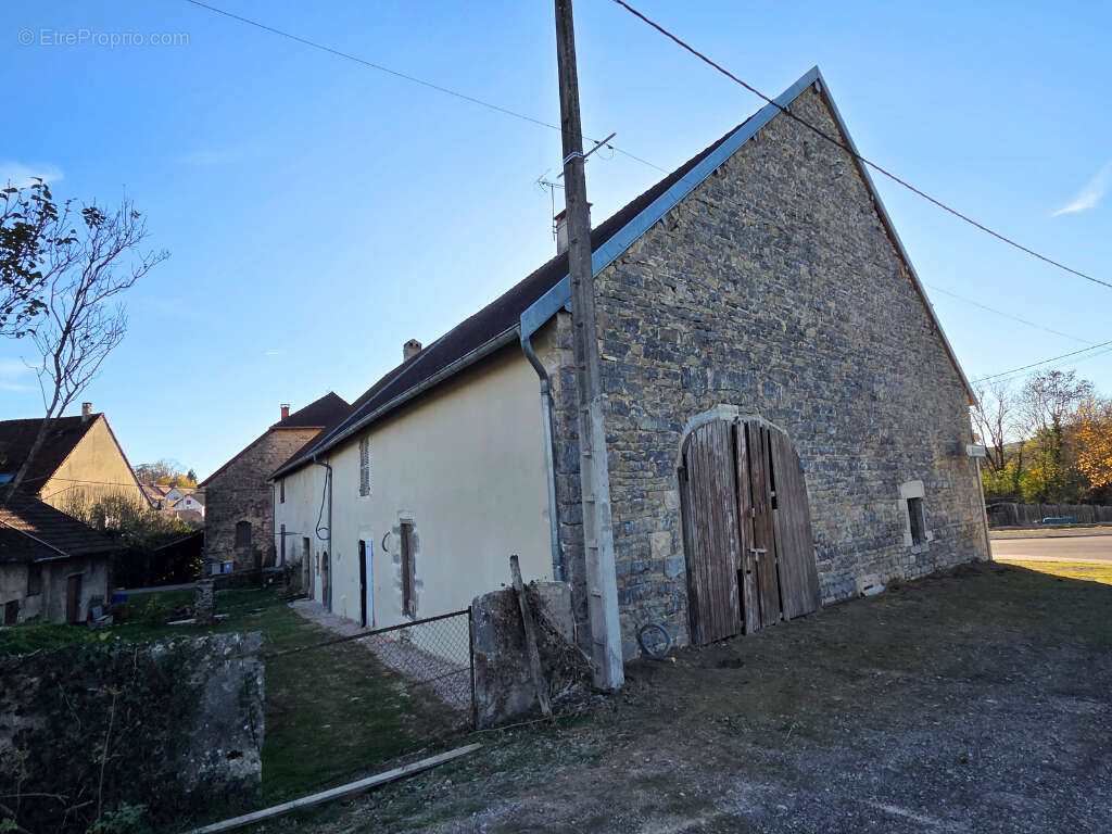 Maison ancienne ferme à rénover 351m², Arlay - St Germain les Arlay 39210 - photo 15