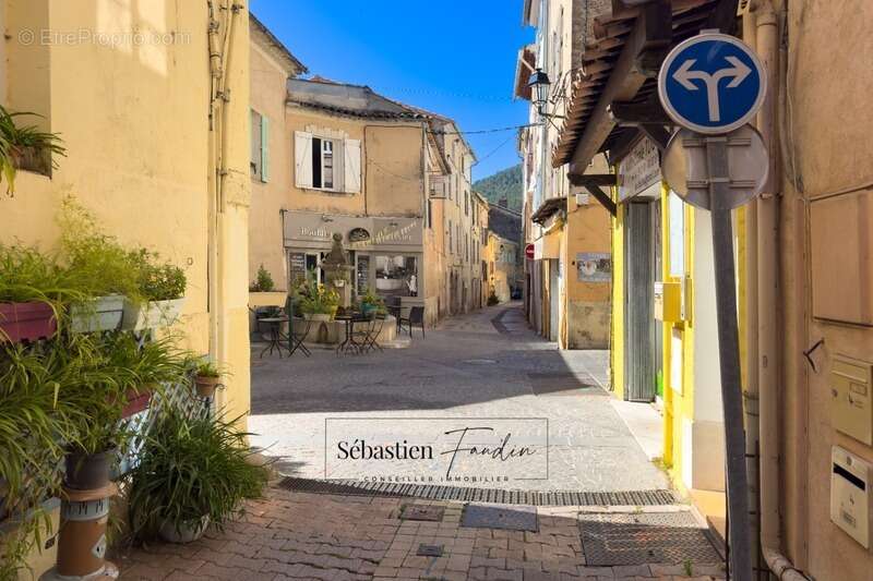 Appartement à SOLLIES-TOUCAS
