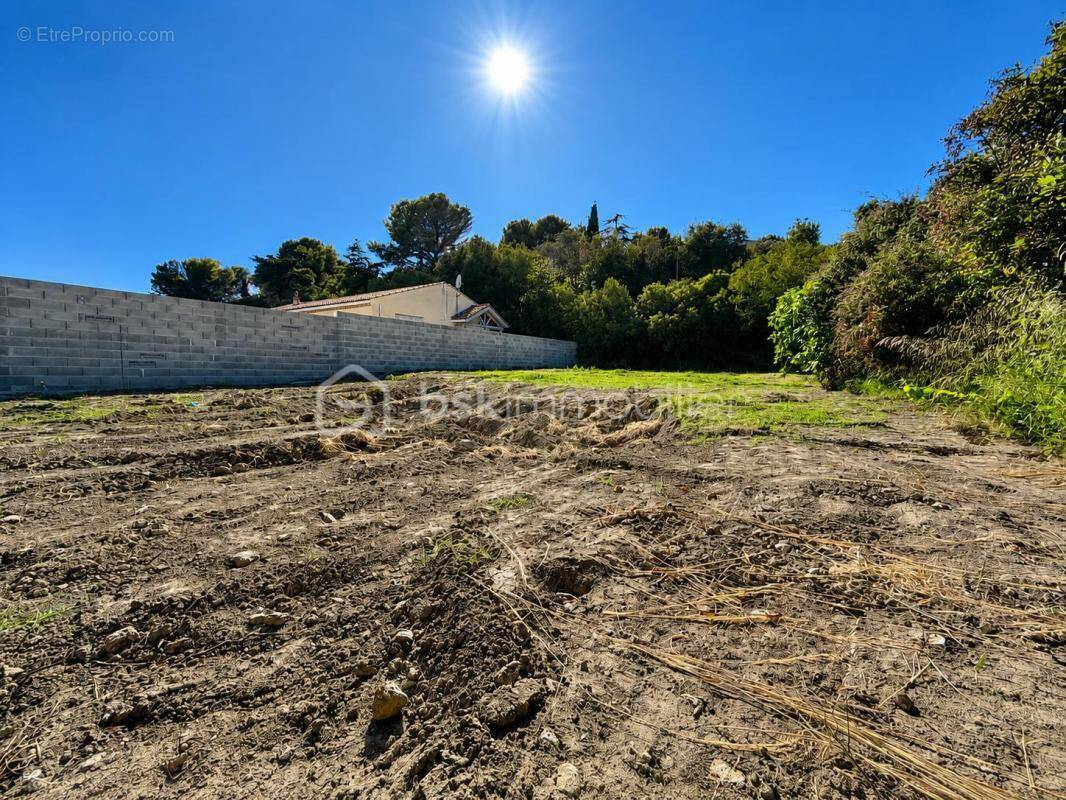 Terrain à POUSSAN