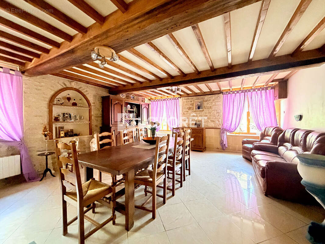 Maison à CHARBOGNE