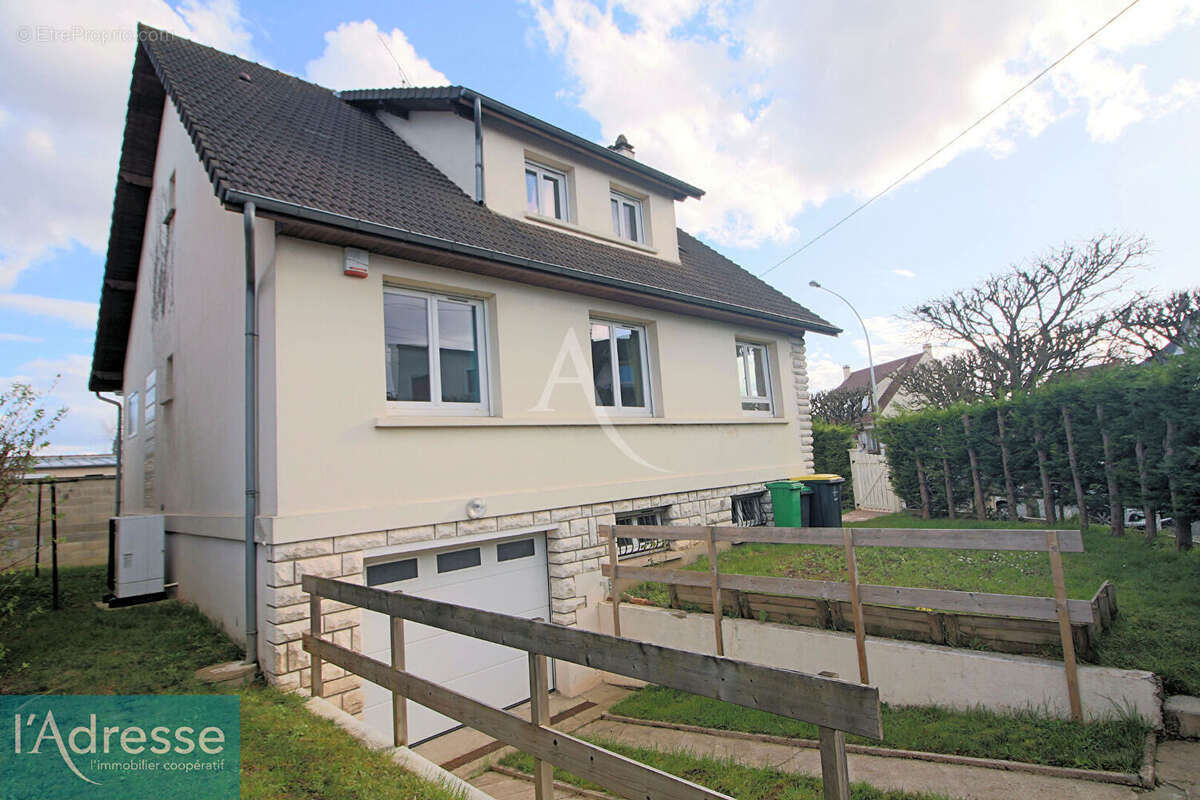 Maison à SAVIGNY-SUR-ORGE