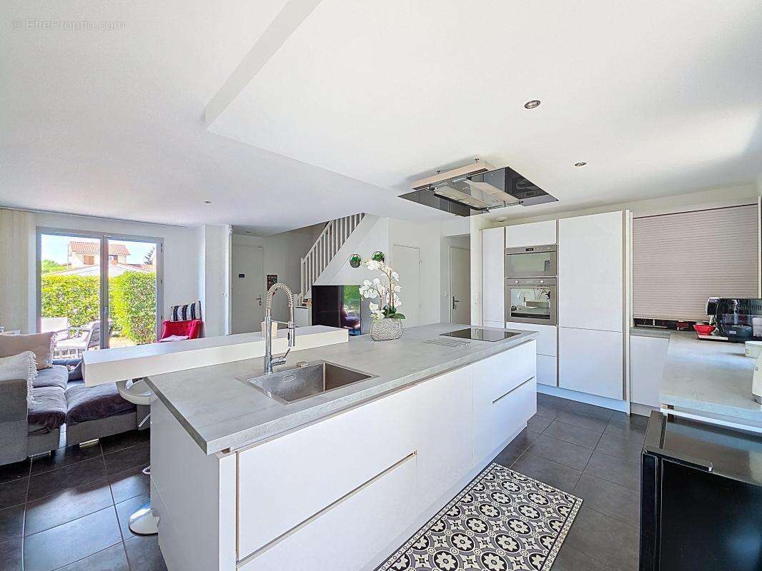 Maison à CHASSE-SUR-RHONE