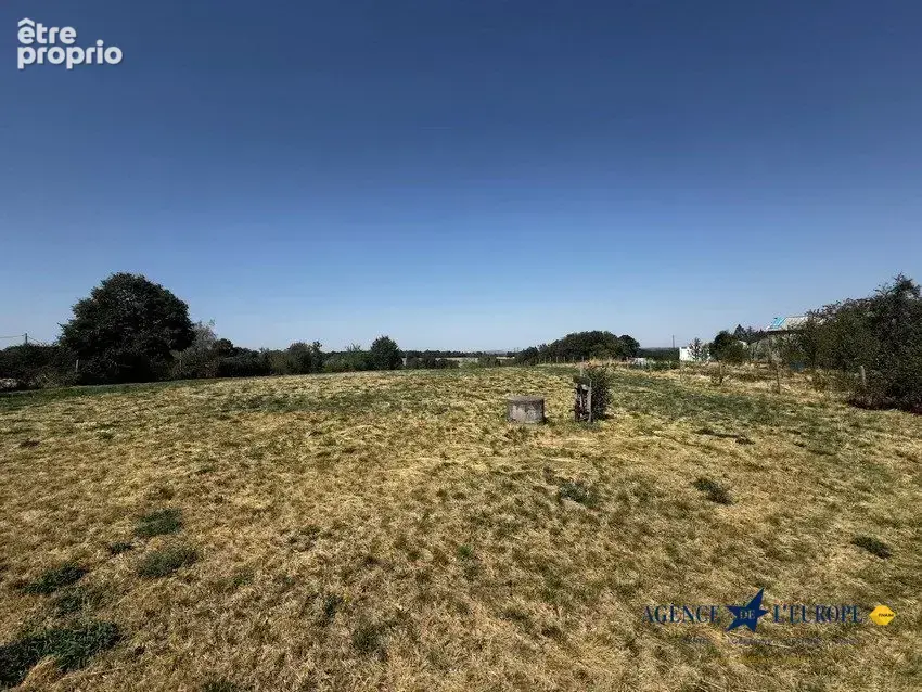 Terrain à LE BREUIL