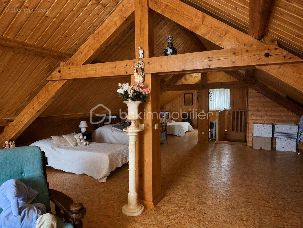 Maison familiale de 142 m² avec terrain arboré de 2 394 m², sous-sol complet et combles aménagés - photo 12
