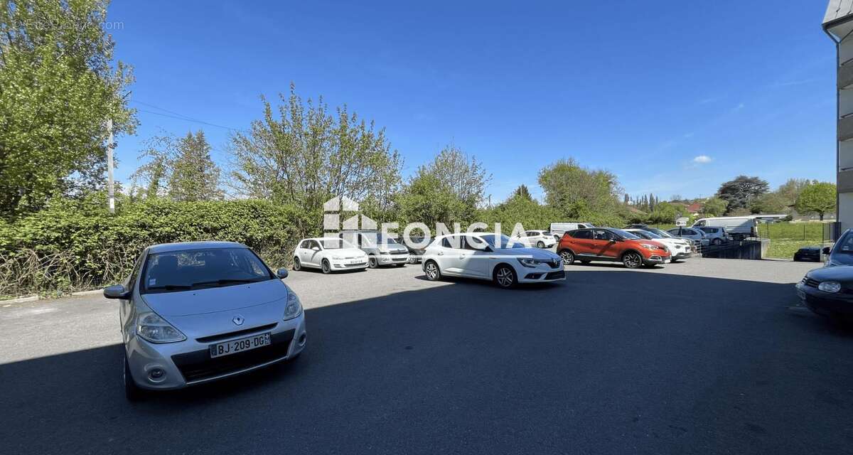 Appartement à ETREMBIERES
