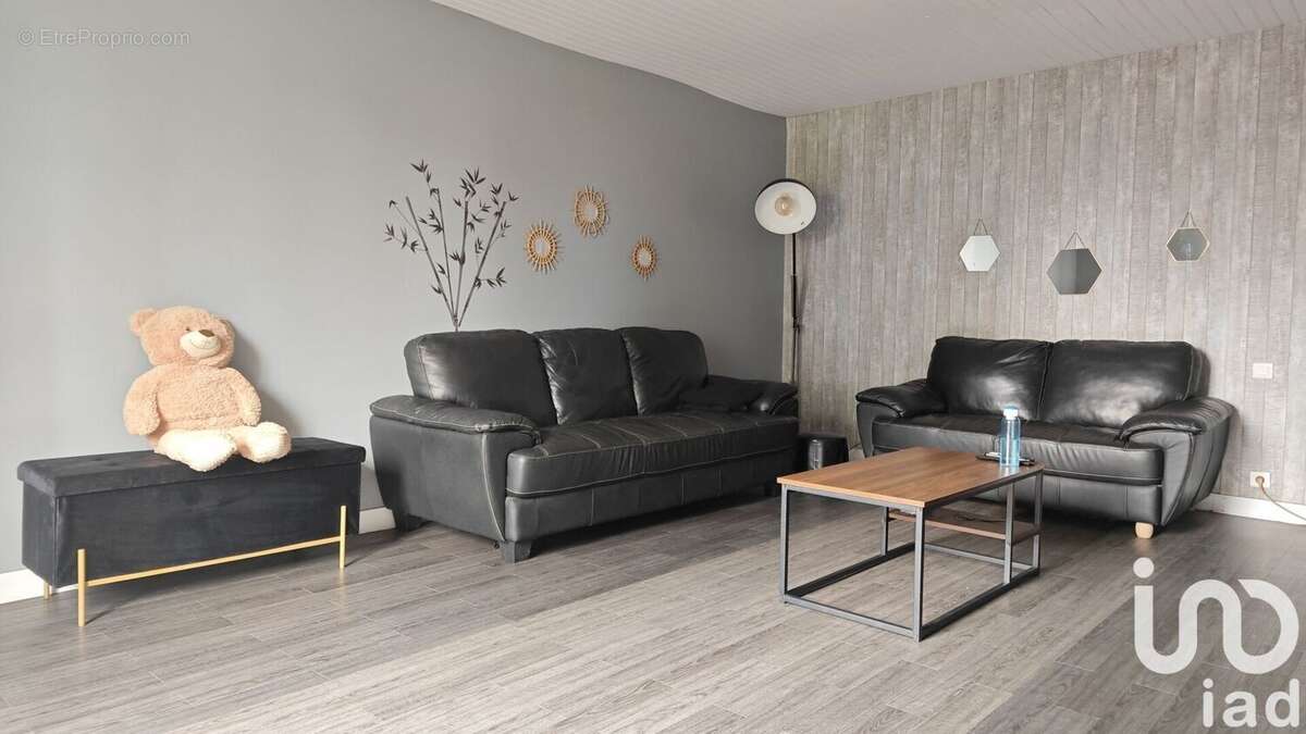 Maison 217 m² à Saint-Marc-La-Lande  - photo 9