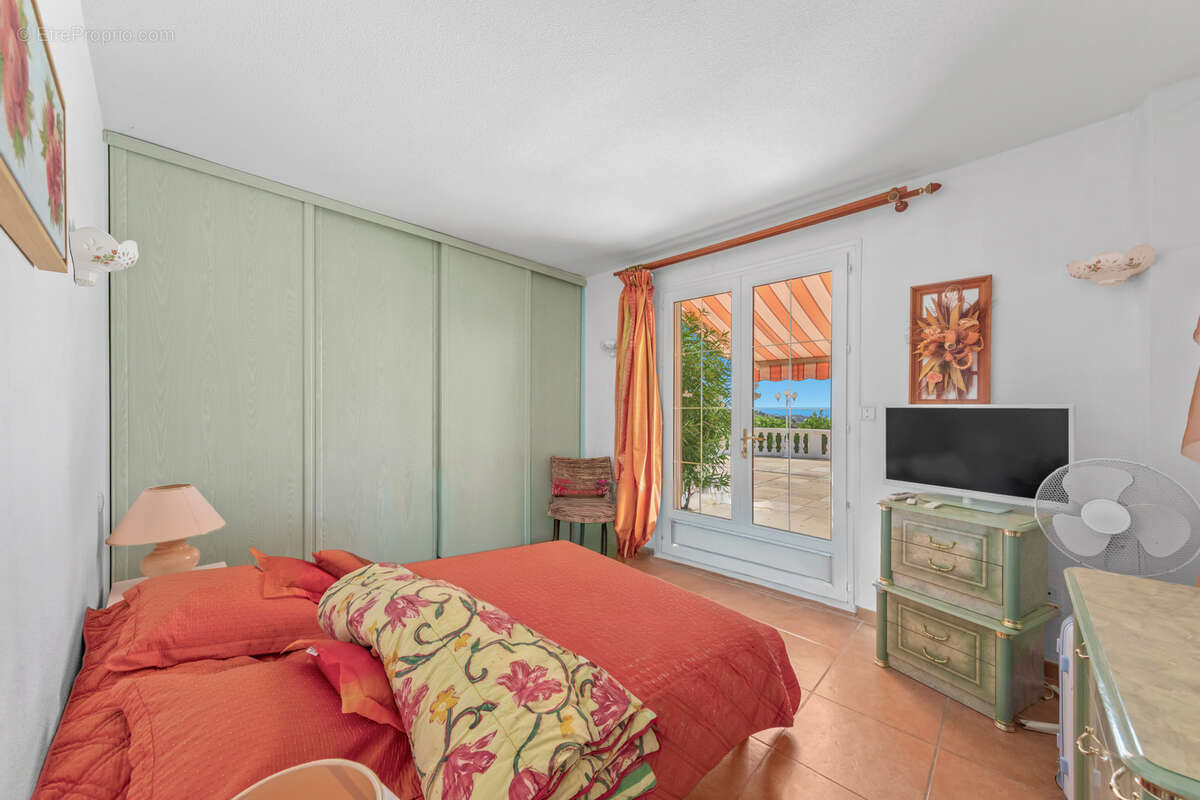 Villa 5 pièces - Bormes-Les-Mimosas - photo 8