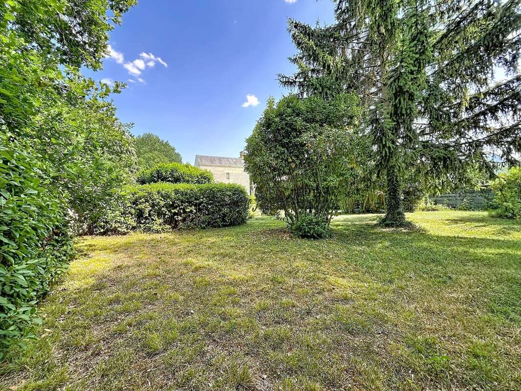 LA CHARTRE SUR LE LOIR (72)-Vue imprenable sur le Loir – Maison familiale rénovée avec jardin d'exception à 500 m du centre-vill - photo 27