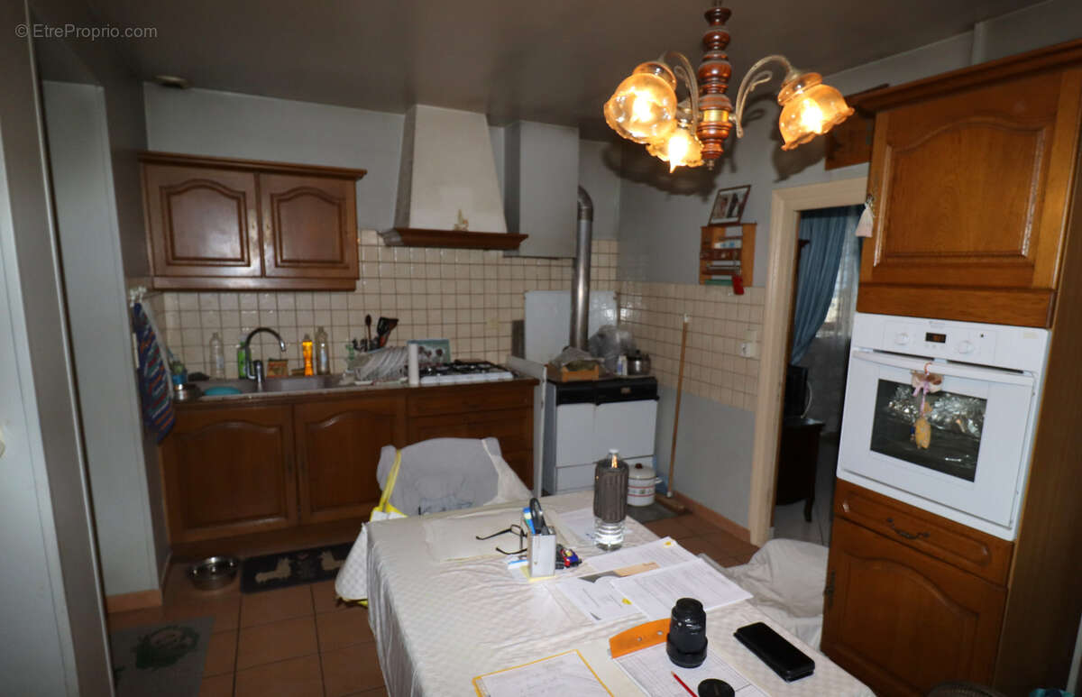 Proche de CUISERY (71) Maison de village en pierre rénovée avec dépendances - photo 8