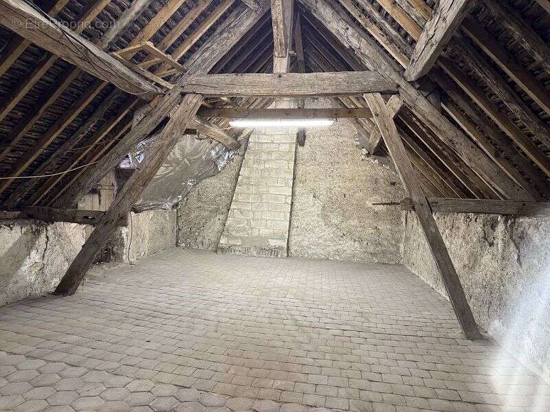 Maison 130 m² à Maillot  - photo 8