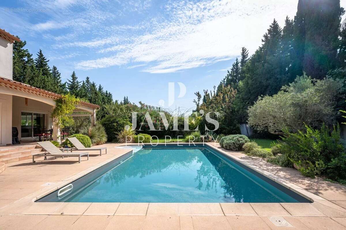 Maison 198 m² à Fontvieille  - photo 3