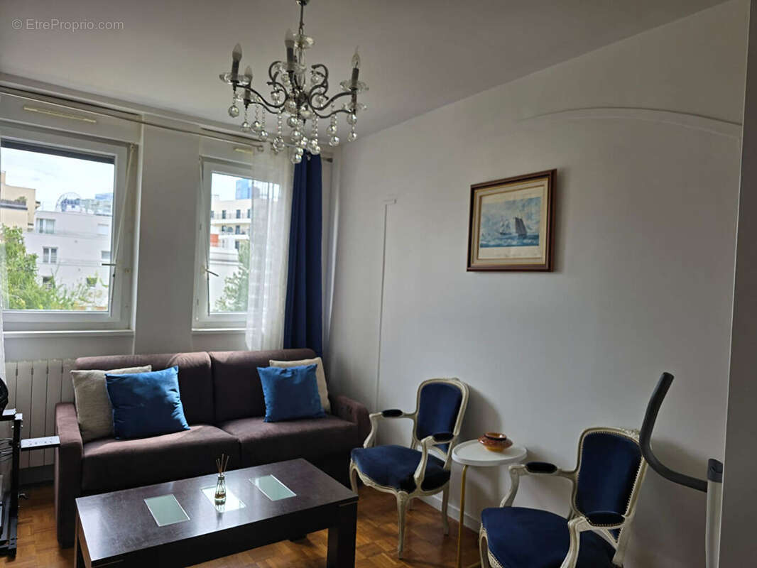 Appartement à COURBEVOIE