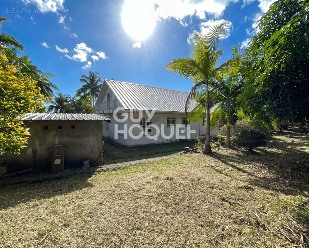VILLA T6 de 238m² sur terrain de 2896 m² - BDN STE CLOTILDE - photo 13