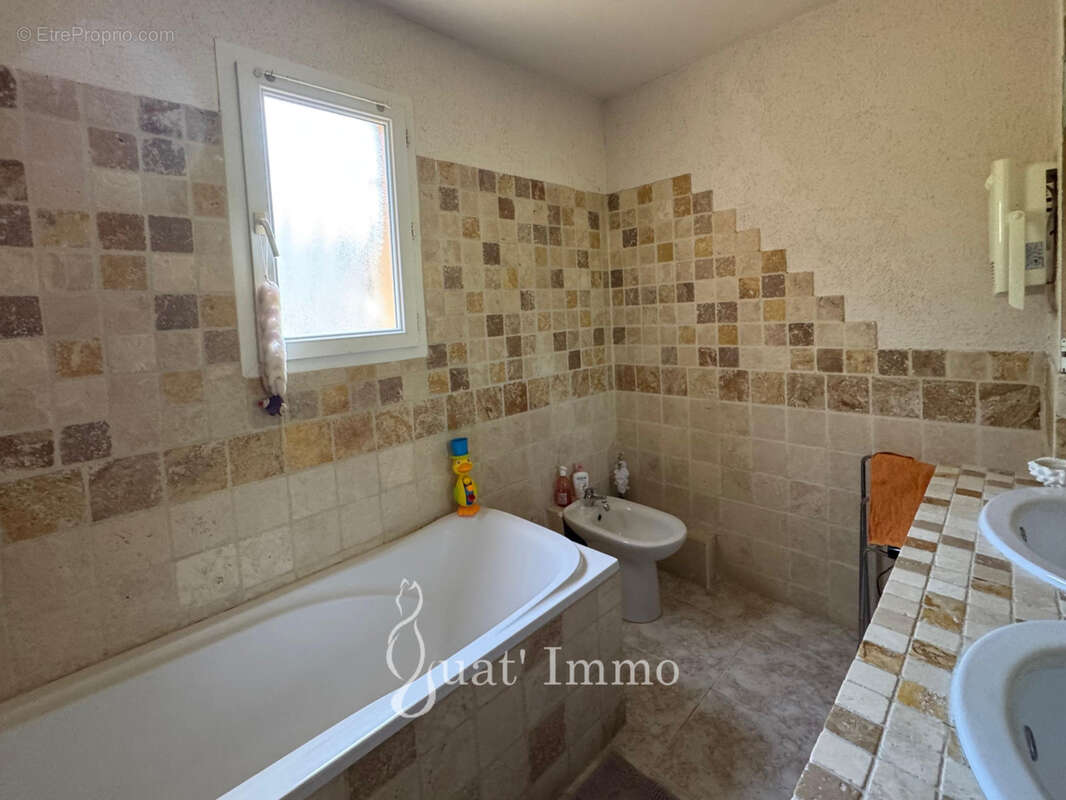 VILLA 6 PIECES  187 m2   Manosque (04100) - photo 11