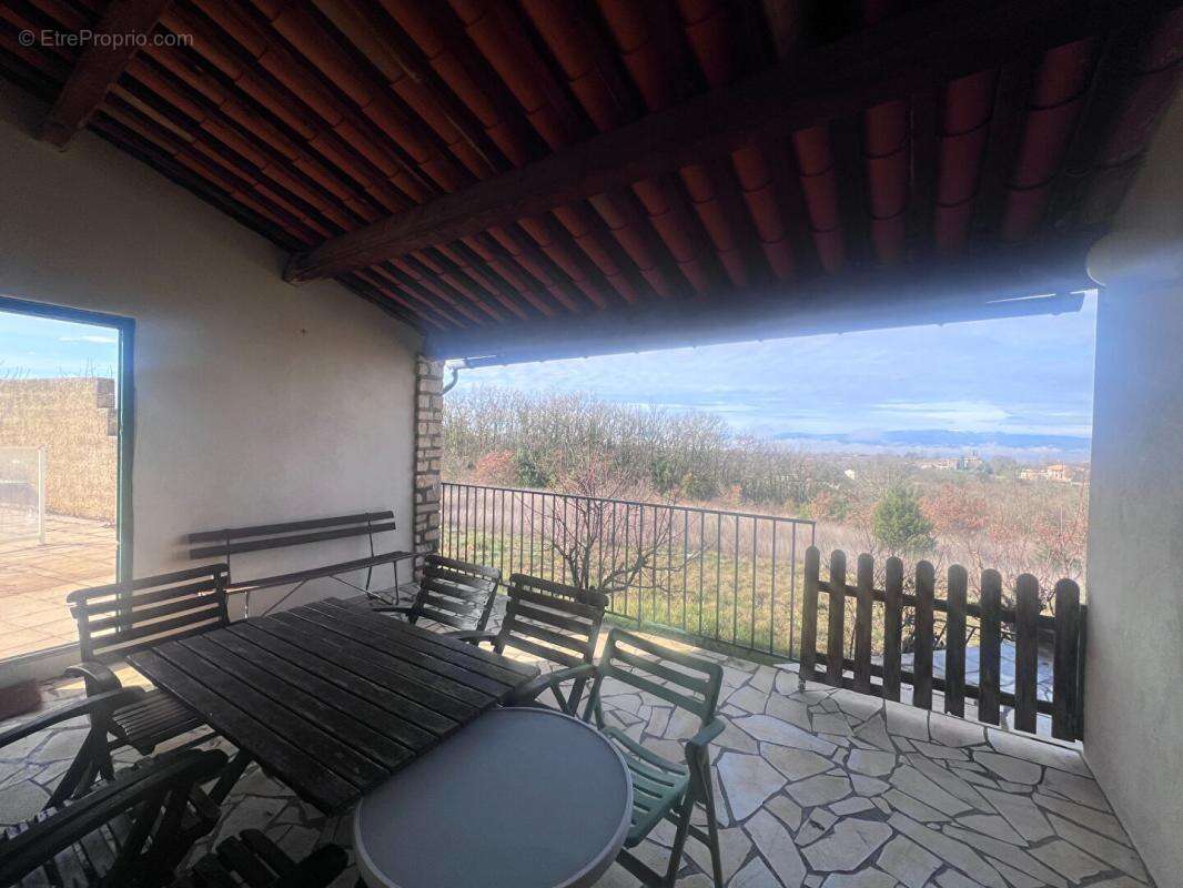 Maison de plain-pied avec piscine et terrain de plus d'1 hectare ,Secteur Barjac - photo 2