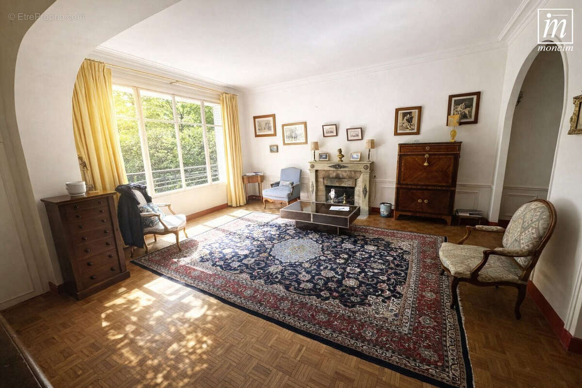 SALON - Appartement à NEUILLY-SUR-SEINE