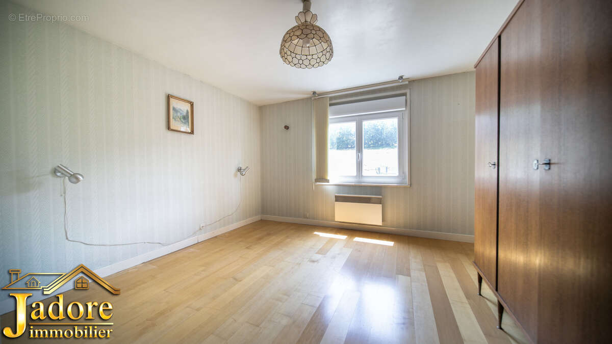 *** trop tard ** maison de village beau volume - photo 18