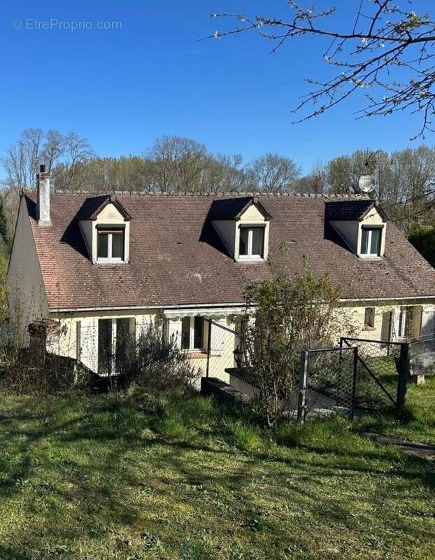 Maison à DORMELLES