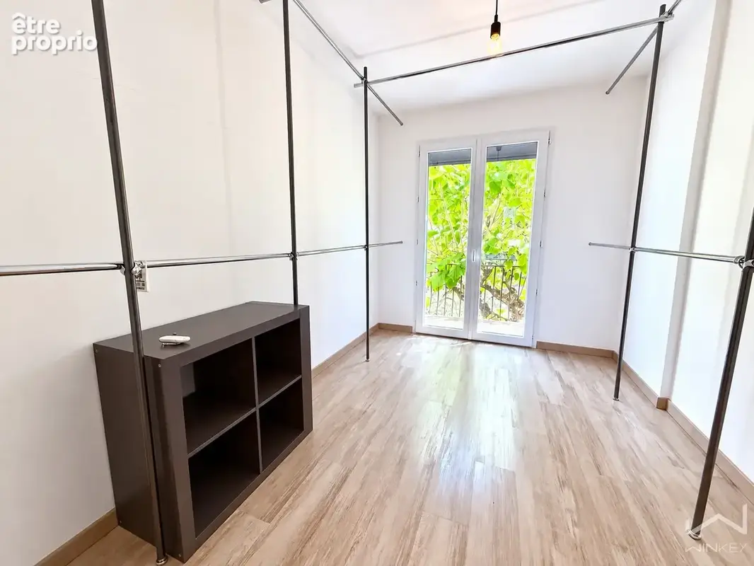 Nathalie Sinad vous présente à Uchaux cette propriété d'environ 201 m2 au total, avec piscine, studio et appar - photo 16