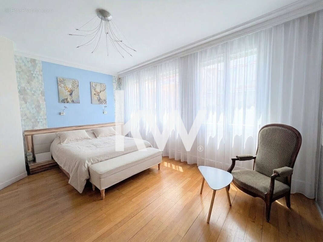 Appartement 186 m² à Saint-Etienne  - photo 7