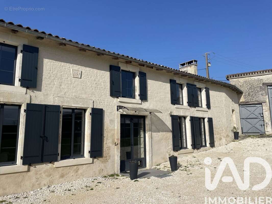 Photo 2 - Maison à CHALLIGNAC