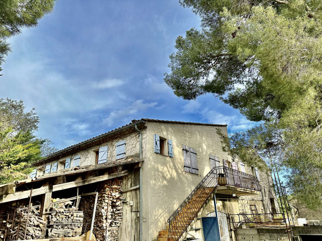 Maison ancienne sur les hauteurs de Ventabren - photo 2