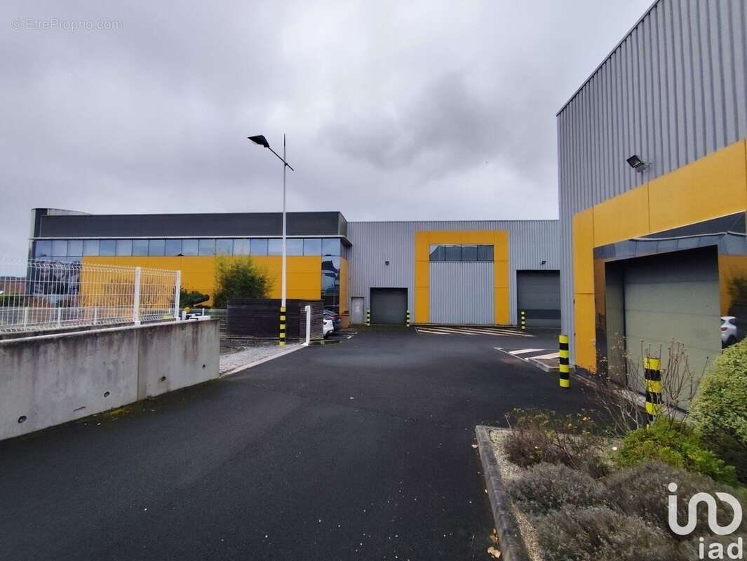 Photo 3 - Commerce à DESCARTES