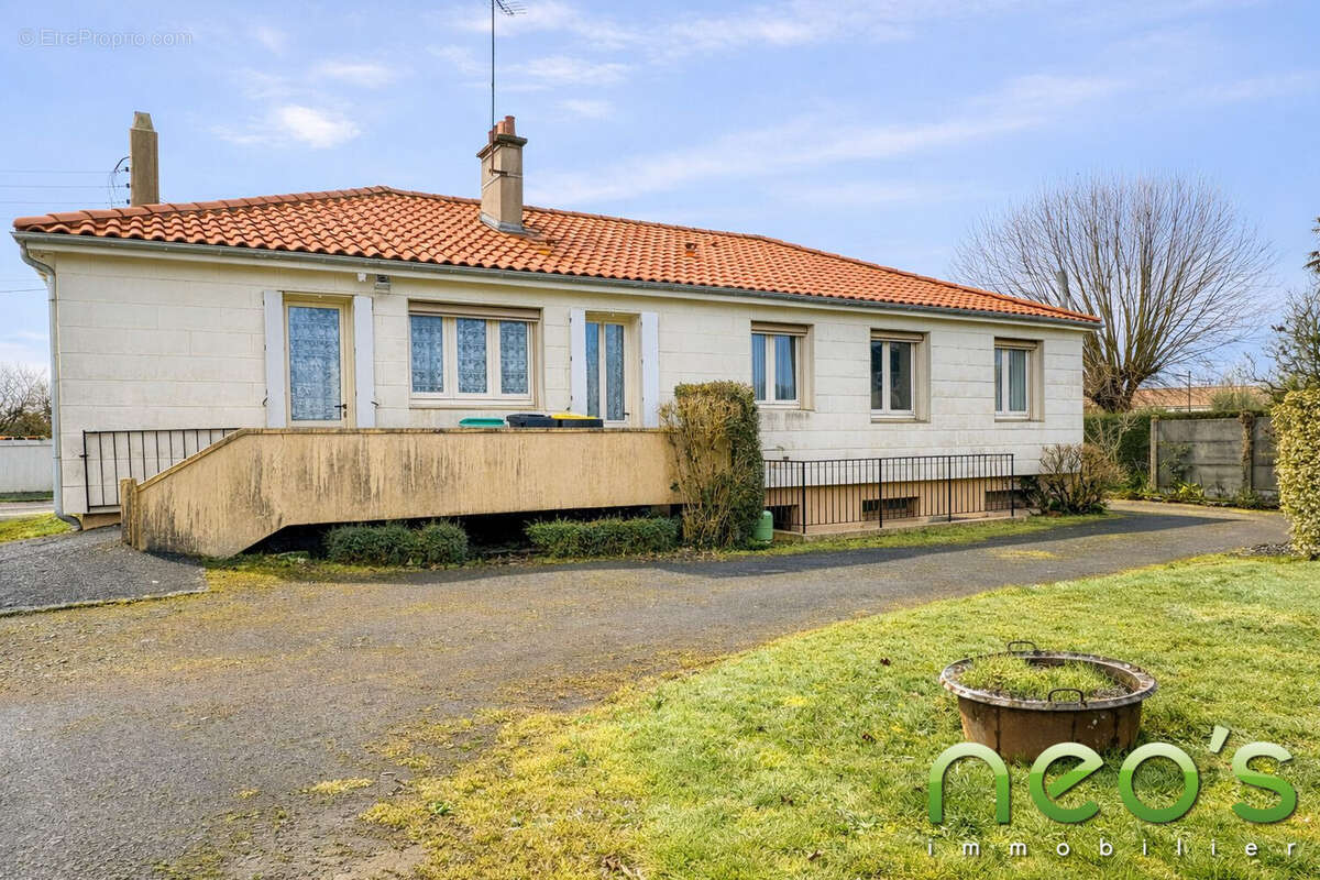 Maison à SAINT-MACAIRE-EN-MAUGES