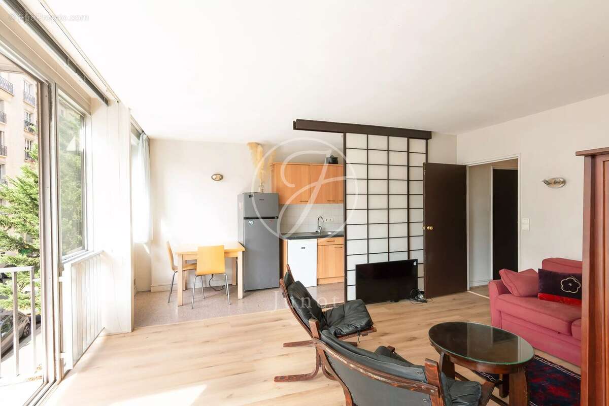 Appartement à PARIS-16E