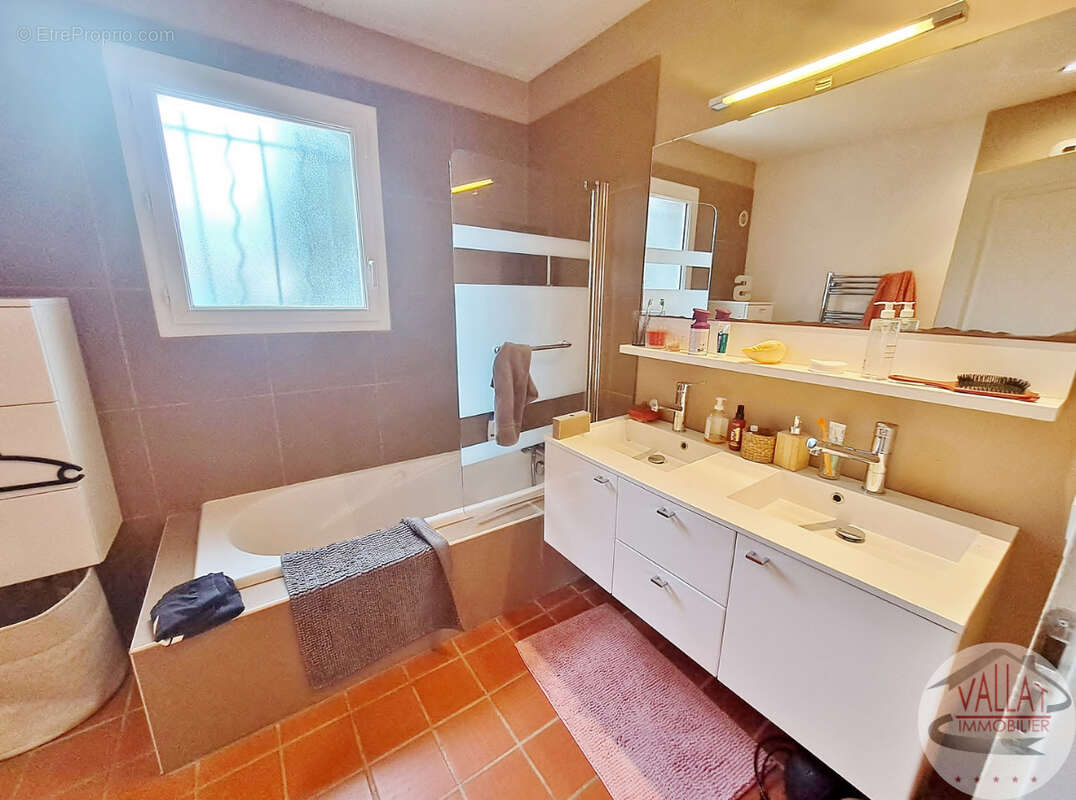 Villa de plain-pied avec piscine à vendre au Grau d'Agde ! - photo 16
