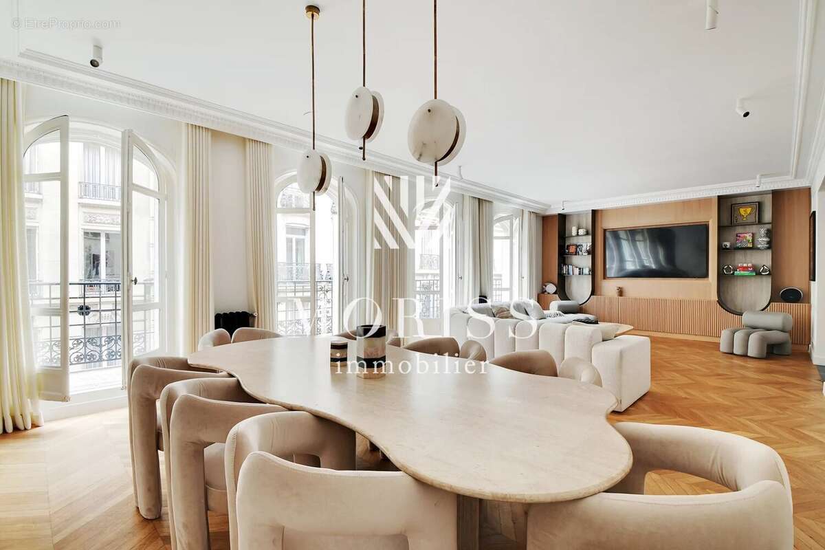 Appartement à PARIS-16E