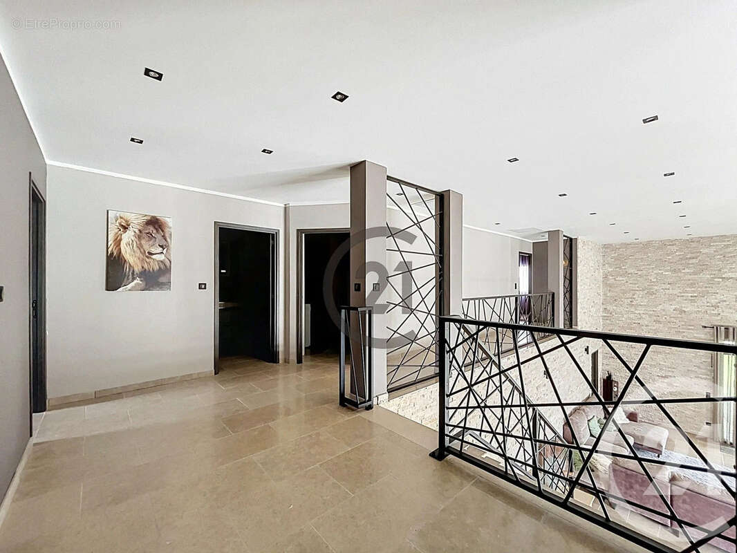 Maison 375 m² à Bazancourt  - photo 13