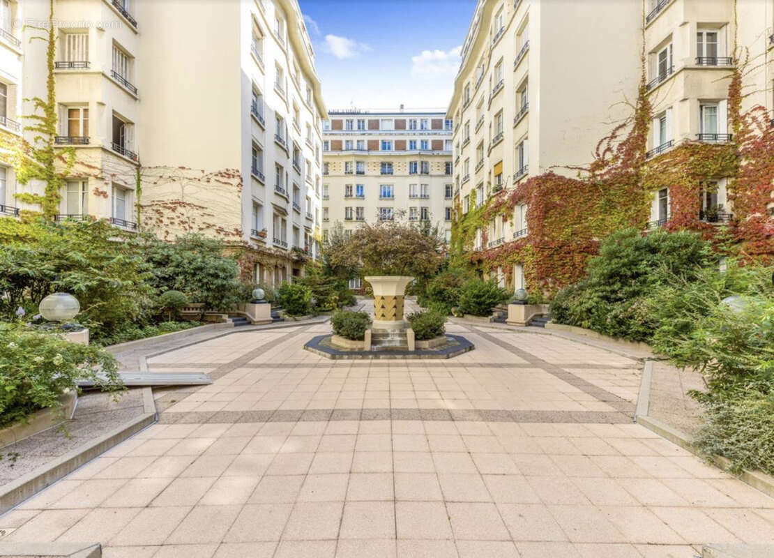 Appartement à PARIS-7E