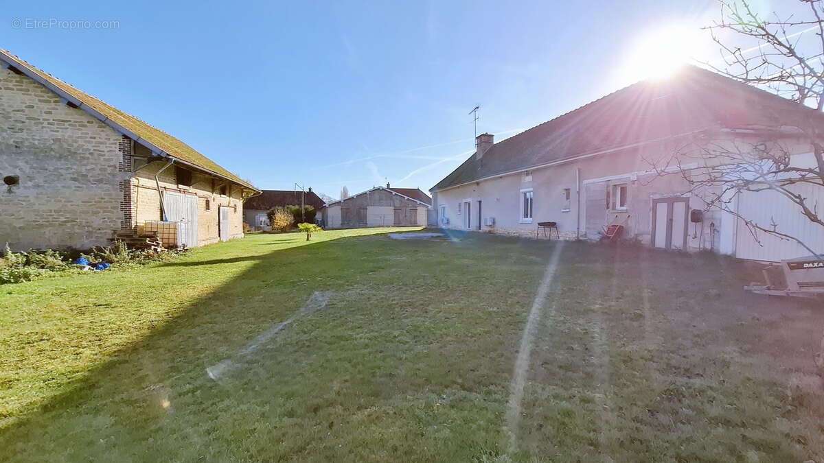 Maison à SAINT-ETIENNE-SOUS-BARBUISE