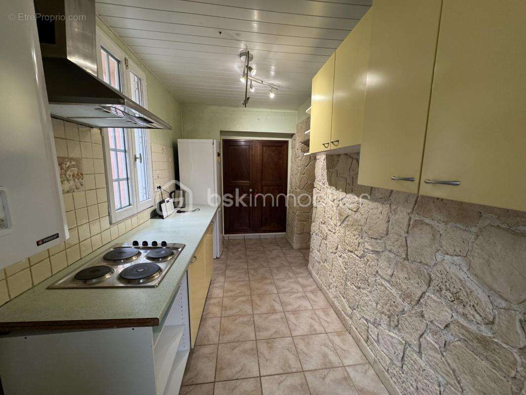 Maison à FONTENAY-LE-VICOMTE