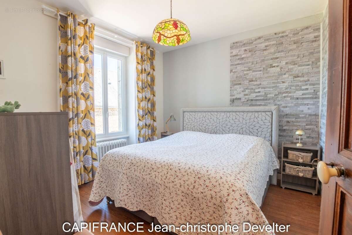 Maison bourgeoise à vendre 4 chambres SAINT DENIS DE GASTINES (53) sur terrain de 5 400 m2 - photo 13