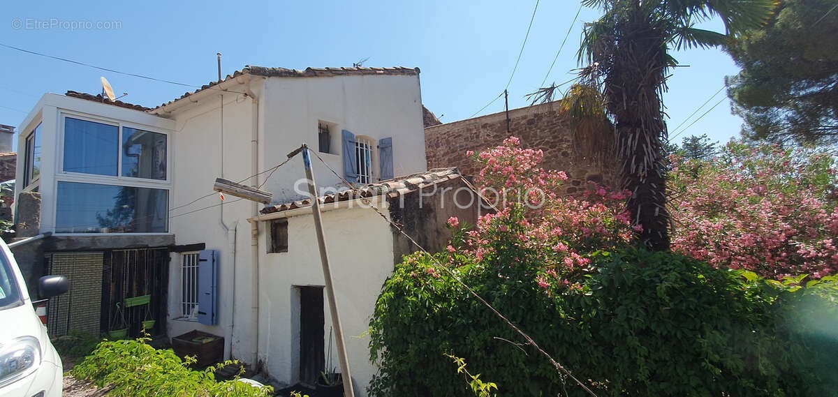 Maison à LA TOUR-SUR-ORB