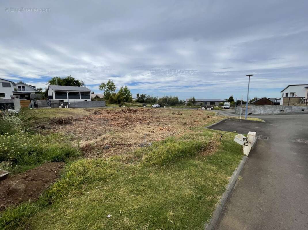 Terrain à SAINT-PIERRE
