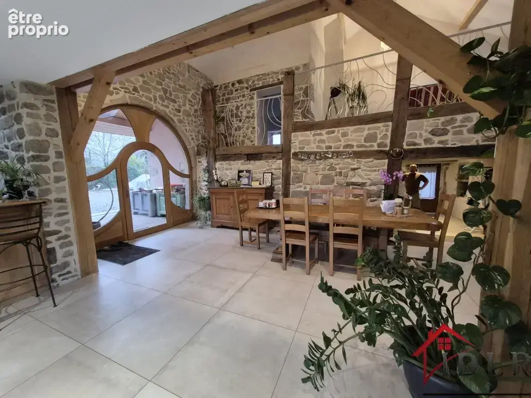 Maison à LA LANTERNE-ET-LES-ARMONTS