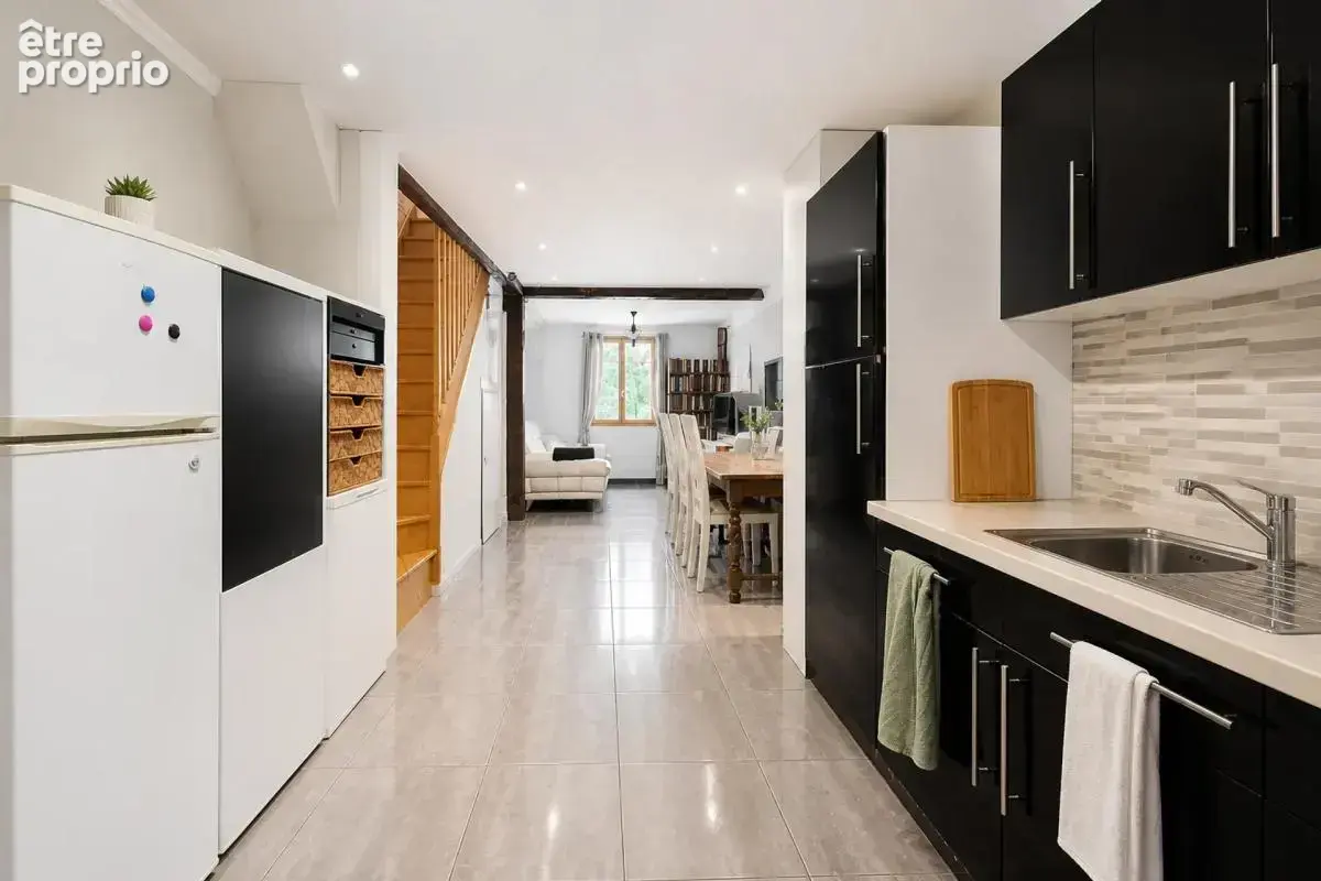 Maison de ville de 84 m² vendue louée avec cour privative à Provins - photo 4