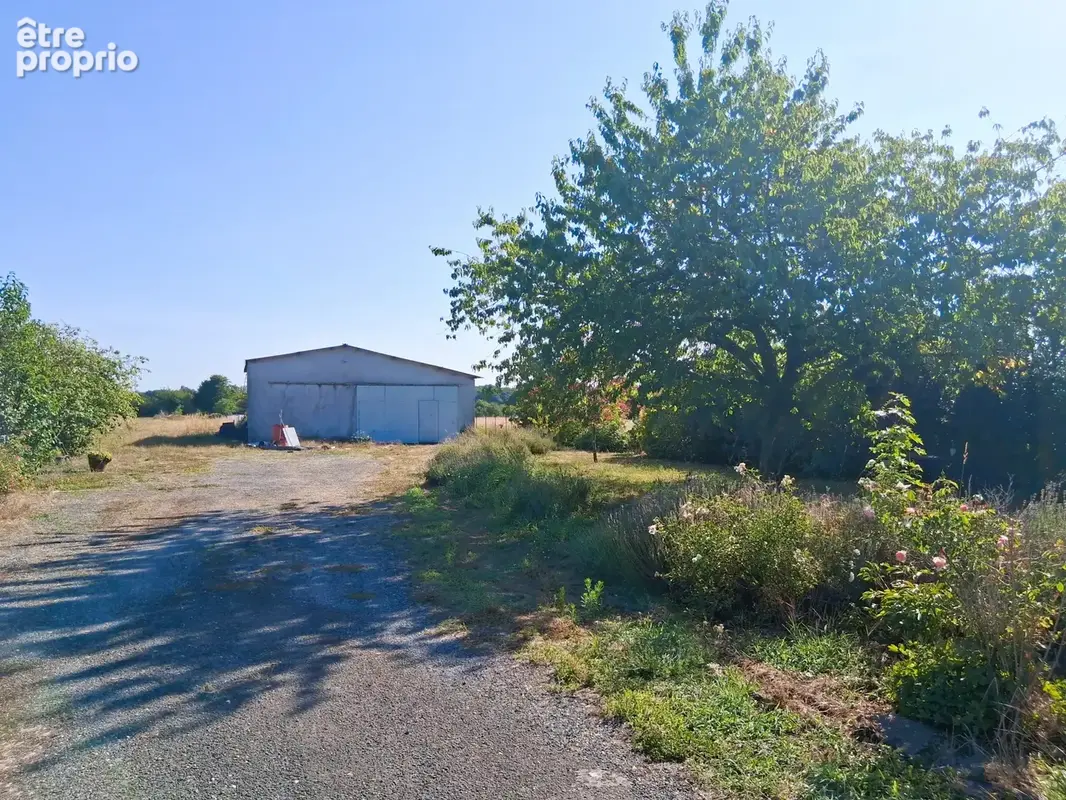Maison avec grand hangar et garage - photo 9